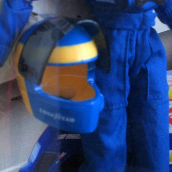 1998🔥🔥BARBIE DOLL NASCAR💥 Mattel 50th Anniversary Edition 🆕 - Picture 4 of 12